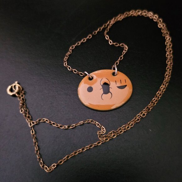 VINTAGE EGYPTIAN MOTIF HANDCRAFTED NECKLACE with NON-ADJUSTABLE GOLD-TONED CHAIN - Picture 5 of 9